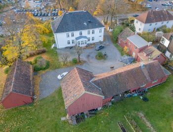 49 Drone oversikt over bygningene