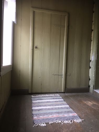 Dør inne med fillerye foran