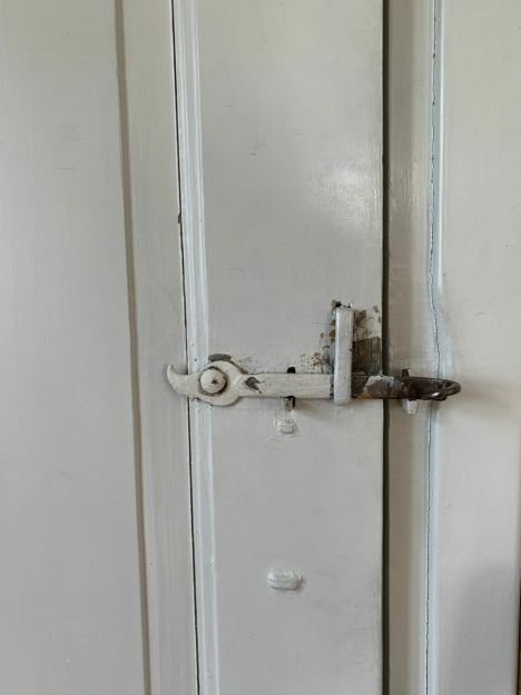 dørklinke på innervegg