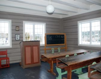 Bilde av klasserom inne i prestegården