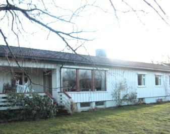 Syttitalls hvit enebolig