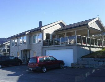 Lysmalt større enebolig