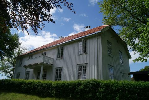 Stor trebygning fra attenhundretallet