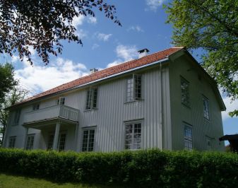 Stor trebygning fra attenhundretallet