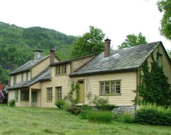 Kvam prestebustad Vikoey