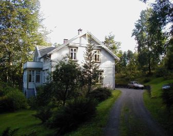 Kvitmalt trehus frå attenhundretalet