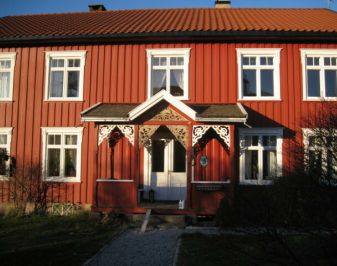 Sekstenhundretalls rødmalt trebygning