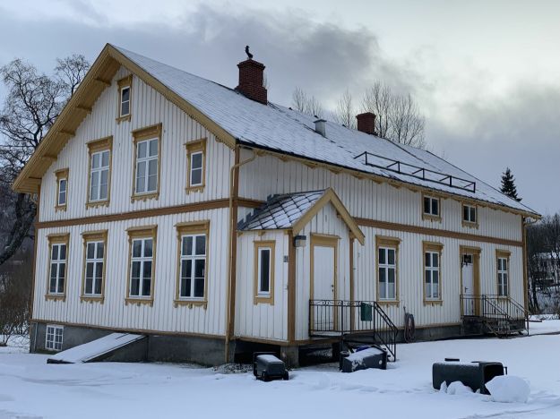 Stor trebygning fra sent attenhundretall