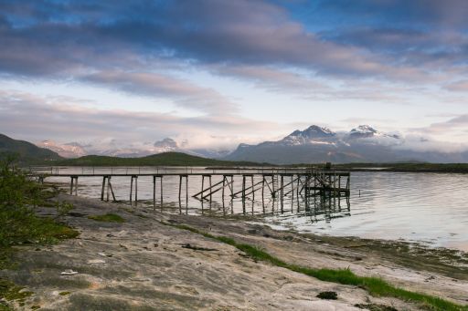 Bilde av havet og fjellene