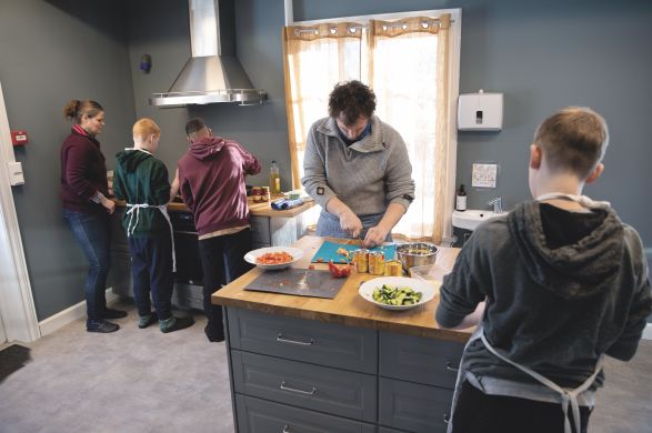 Matlaging på kjøkkenet på Hommedal skolegård