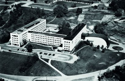Bildet viser Radiohuset på Marienlyst da det sto ferdig i 1950